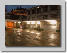 tôt le matin, attendre